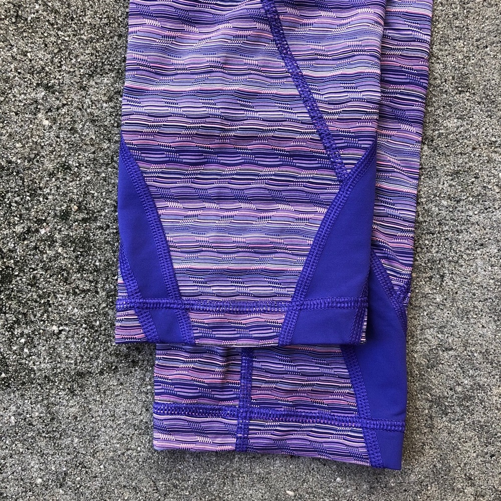 LULULEMON. Women’s. Leggings. Size 6. - Picture 5 of 10